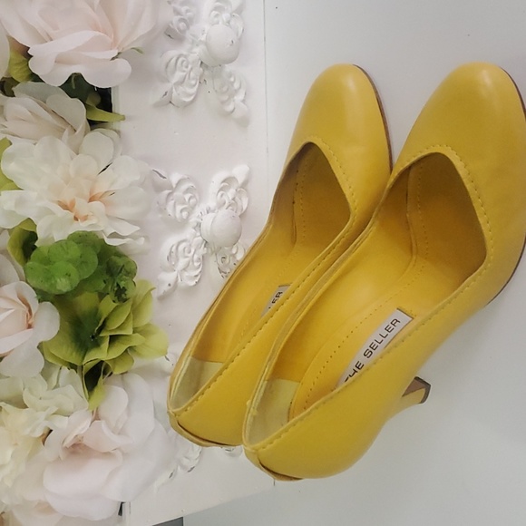 The seller yellow heels sz 36 - Picture 3 of 7